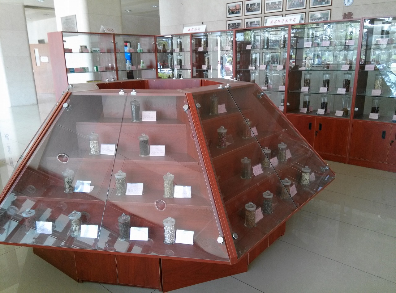 展示柜——上海交大藥學院